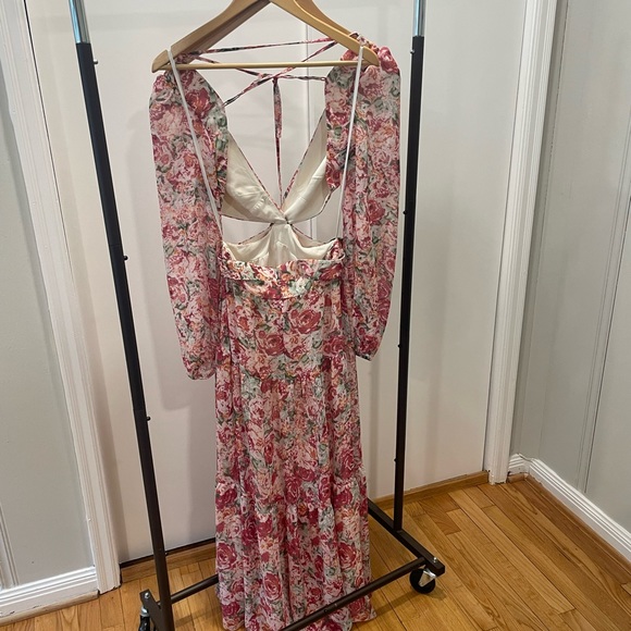 Long sleeve cut out backless maxi dress - Picture 3 of 4